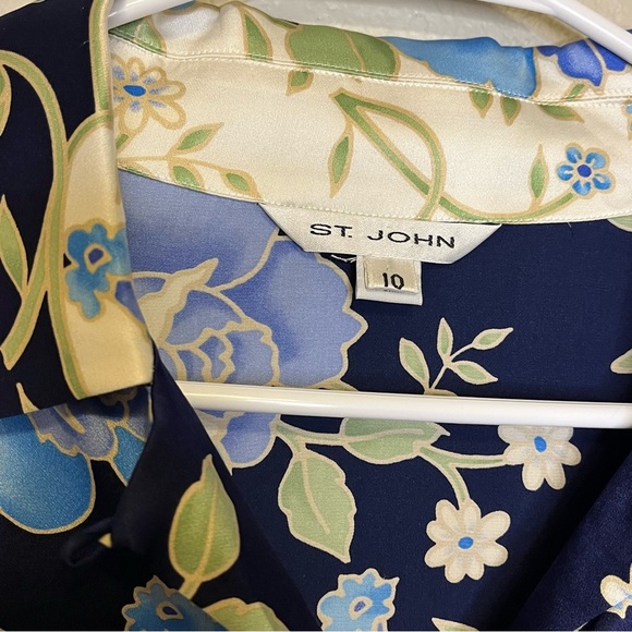 St. John Silk Floral Long Sleeve Button Down Blouse Women's Size 10 - Picture 3 of 11